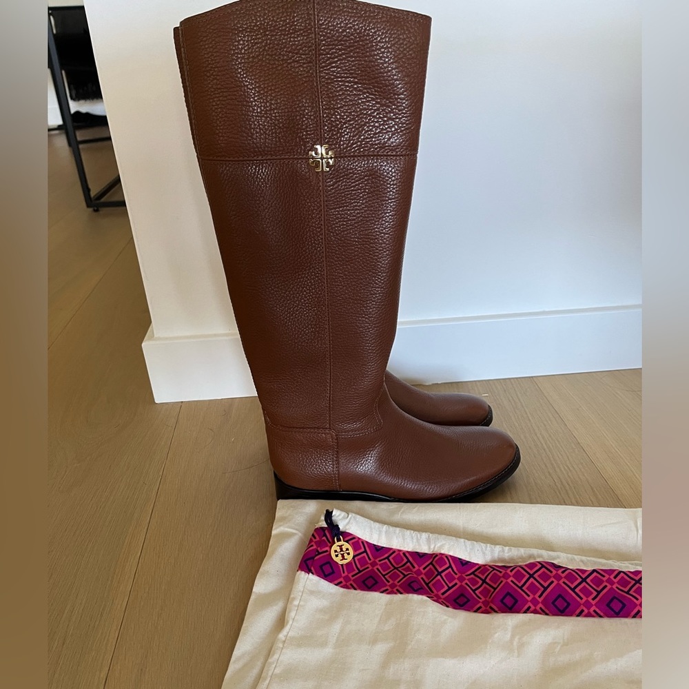 Brand New never been worn Tory Burch Jolie riding boots in women’s size 7.5M